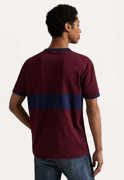 Polo Ralph Lauren CUSTOM SLIM FIT 20TH ANNIVERSARY T-SHIRT - Potiskana majica - classic wine/newport navy