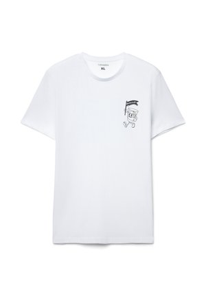 Biała bawełniana koszulka z małą czarną postacią z kreskówki trzymającą flagę na lewej piersi. Okrągły dekolt i krótki rękaw.