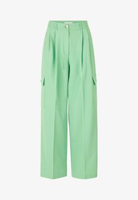 Neizvēlēts, green tea