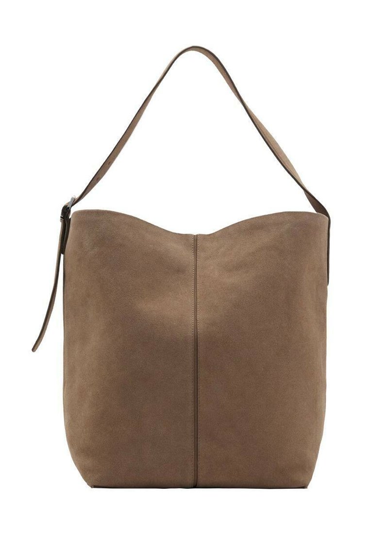 Borsa a spalla in suede marrone con un design ampio e arrotondato, dotata di una lunga tracolla e di una cucitura centrale per un dettaglio strutturale.