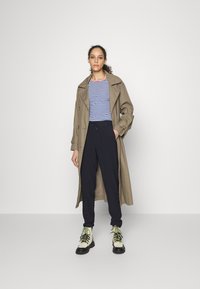 ONLY Tall ONLPOPTRASH SALLY EASY - Calças - night sky