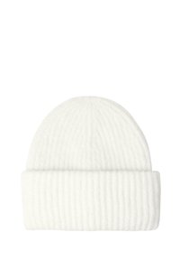 Hvid ribbet strikket beanie-hat med brede opslag. Lavet af blødt materiale, med lodret tekstur og en rund top.