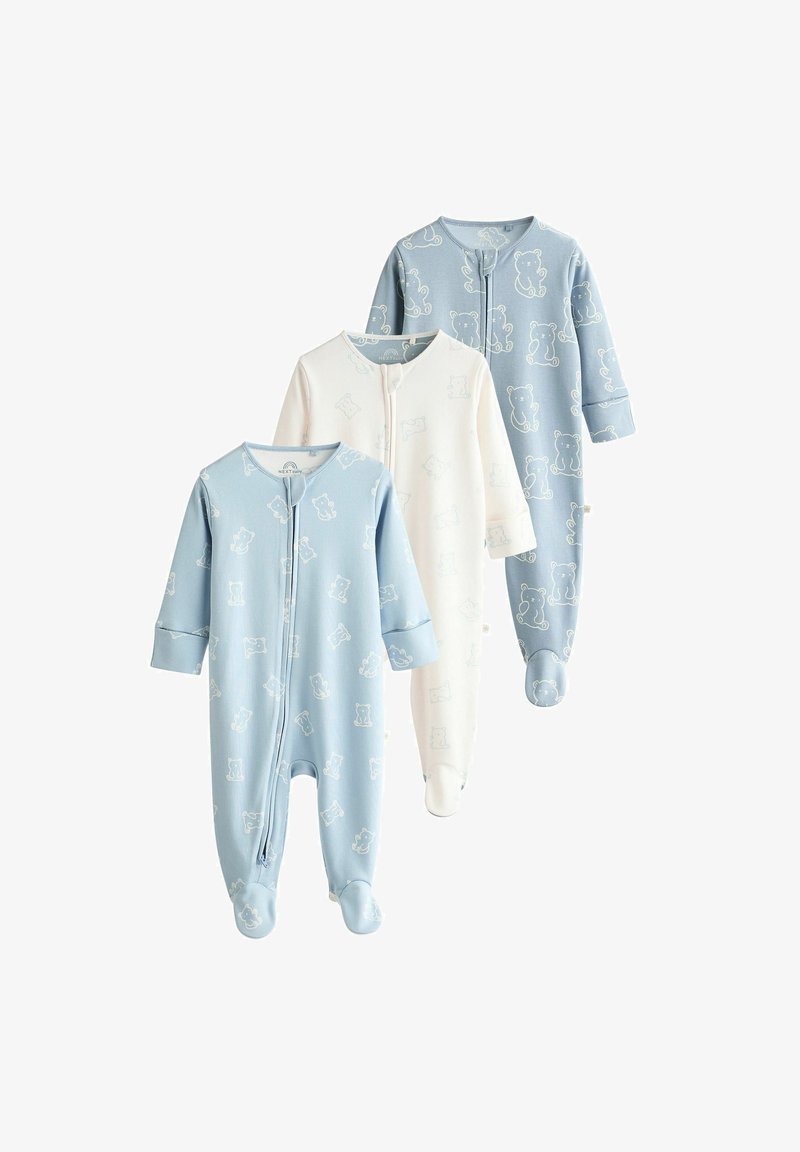 Trei body-uri pentru bebeluși sunt expuse: două sunt bleu deschis cu imprimeuri de urși, iar unul este alb cu imprimeuri de urși. Toate au mâneci lungi și pantaloni cu picioare.