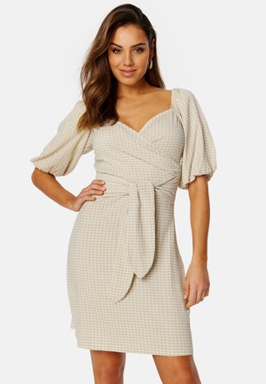 Bubbleroom SWEAT HEART WRAP DRESS - Etui-jurk - beige