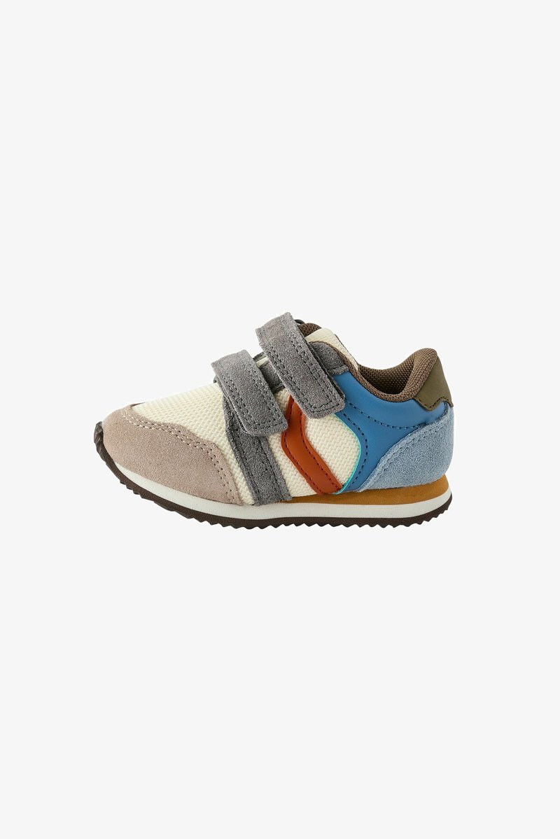 Dziecięce trampki z siateczkową cholewką w kremowych, beżowych i niebieskich odcieniach, z szarymi i pomarańczowymi akcentami oraz z rzepami. Gumowa podeszwa.