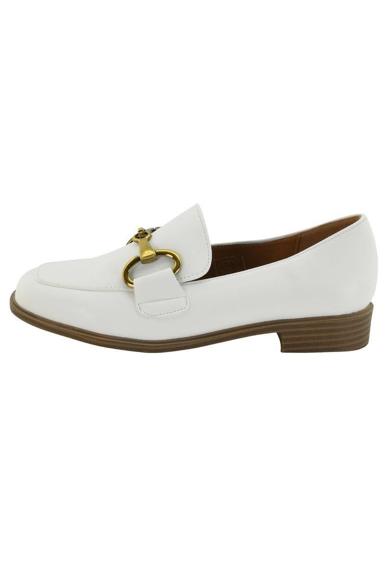 Witte leren loafers met een gouden hardwareaccent, ronde neus en een lage blokhak. Glad afwerking met stiksels rondom de randen.