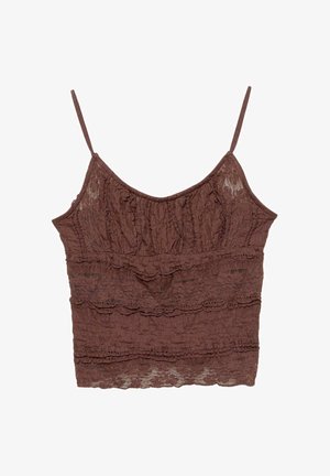 Hnedá čipkovaná tielko s tenkými ramienkami, ktoré má textúrovanú látku a volánikové detaily. Zložitá čipkovaná aplikácia pozdĺž lemu a vrstvený vzor.