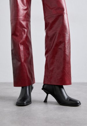 TEO - Botines - black
