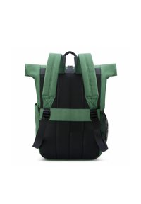 Zaino con un esterno in tela verde e dettagli in rete nera, spallacci imbottiti e una forma strutturata per comfort e supporto.