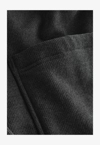 Sélectionné, black