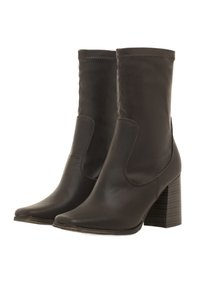 Braune Leder-Ankle-Boots mit elastischen Seiteneinsätzen, spitzer Zehenpartie und geripptem Blockabsatz. Glatte Textur und elegantes Design.