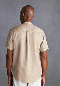 Next SIGNATURE SHORT SLEEVE  - Vapaa-ajan kauluspaita - neutral