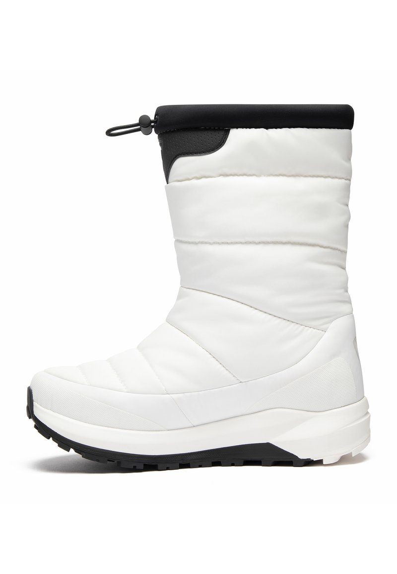 Weiße isolierte Schneestiefel mit hohem Schaft, gestepptem Design, schwarzem Oberrand, verstellbarem Kordelzug und strukturiertem schwarzen Außensohle für besseren Halt.