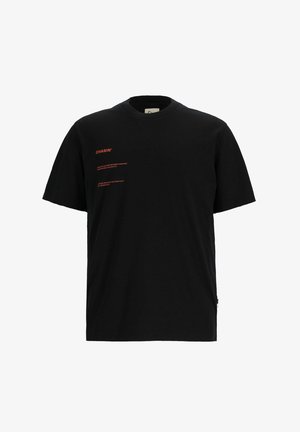 Camiseta de algodón negra con mangas cortas, cuello redondo y texto impreso en rojo en la parte delantera. Corte casual con un diseño minimalista.