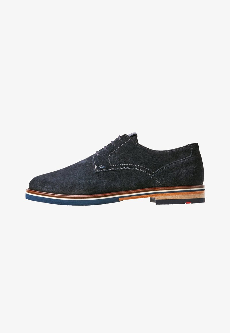 Chaussure habillée à lacets pour homme en daim gris foncé avec semelle superposée marron et bleue contrastée, couture visible et talon bas.