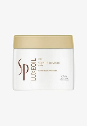 Hvid og gul beholder med SP Luxe Oil Keratin Restore Mask til rekonstruktion af hårfibrene fra Wella Professionals.
