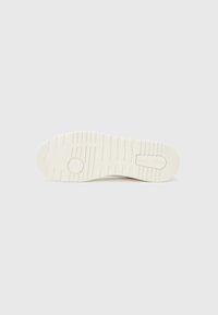 Thumbnail Image 5