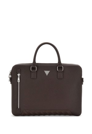 Valigetta in pelle marrone scuro con texture a granuli, manici superiori, tracolla rimovibile, tasca frontale con cerniera e dettagli con logo.
