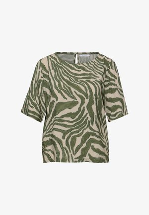 Beżowa bluzka z krótkim rękawem z zielonym, abstrakcyjnym wzorem przypominającym zebry oraz małym rozcięciem z guzikiem z tyłu przy kołnierzu.