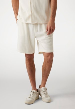 Guess STRUKTURIERTER REGULAR FIT - Shorts - creme