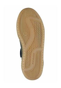 Hnědá gumová podešev boty s texturovaným vzorem, s zakřiveným designem a viditelným názvem značky "RICOSTA" nalisovaným na povrchu.