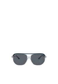Occhiali da sole Ray-Ban con montatura trasparente, lenti grigio scuro, design angolare e tempietti neri sottili. Stile aviator classico.