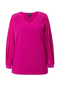 Top fucsia a maniche lunghe con scollo a V e dettagli plissettati sulle maniche. Realizzato in un tessuto morbido e leggero.