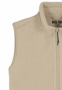 Veste sans manches en polaire beige avec fermeture éclair frontale, col montant et panneaux en tissu lisse sur les épaules et la zone de la fermeture éclair.