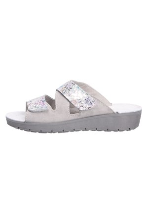 Grå ruskindsandal med to brede stropper, der har iriserende detaljer, åbent tådesign og en struktureret gummisål for godt greb.