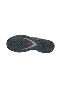 Suola di scarpe da trekking in gomma con un profondo motivo di battistrada, caratterizzata da colori grigio e nero, un sottopiede rinforzato e un dettagliato logo rosso prominente.