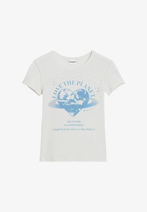 Witte katoenen t-shirt met blauwe grafische tekst "LOVE THE PLANET", hartvorm en aardontwerp, met korte mouwen en een ronde halslijn.