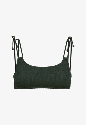 Dunkelgrünes strukturiertes Bikini-Oberteil mit dünnen verstellbaren Trägern vor weißem Hintergrund.