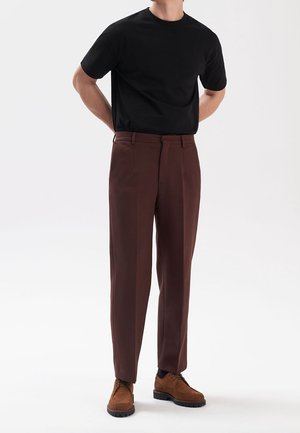 RYŁKO Chaussures à lacets - brown