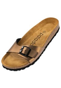 Ljusbrun, metallisk slid sandal med en tjock korkfotbädd och svart gummisula. Har en bred rem med en justerbar svart spänne.