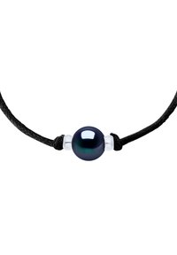 Collier en corde tressée noire avec une perle sombre centrale aux reflets irisés et deux perles transparentes mettant en valeur le design.