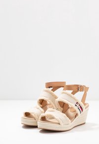 Tommy Hilfiger Sandály na platformě - off-white