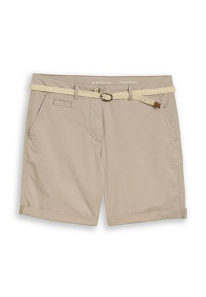 Beige Chino-Shorts mit umgeschlagenen Säumen, Vordertaschen, Gürtelschlaufen und einem cremeweißen gewebten Gürtel mit Metallschnalle.