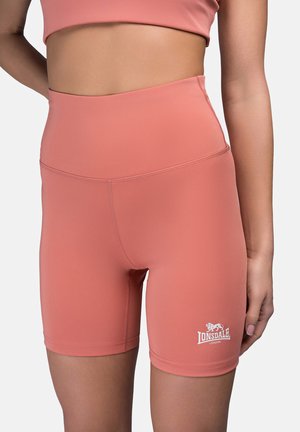 Shorts de tiro alto en rosa pálido, hechos de un material elástico, con un logo de Lonsdale en blanco en la parte inferior, textura suave y ajuste ceñido.