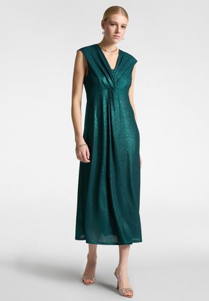 Abito maxi senza maniche in teal con scollatura a V, dettaglio a torsione in vita e un leggero luccichio. Tessuto morbido e fluido.