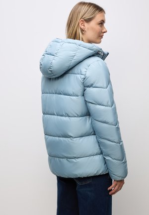 Helle blaue Puffjacke mit gesteppten Bereichen, einer festen Kapuze und einem glatten, glänzenden Finish. Verfügt über elastische Bündchen und eine lockere Passform.
