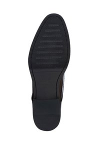 Suela de zapato de goma negra con agarre texturizado, que presenta un patrón de diamante y ranuras horizontales. Forma ligeramente curvada en el extremo de los dedos.