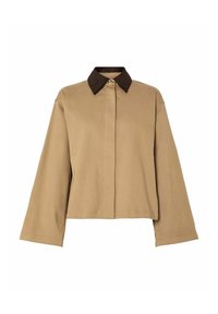 Kratka tan jakna z širokimi rokavi, rjavim ovratnikom, zapiranjem na en gumb in teksturno površino. Brez vidnih vzorcev ali poudarkov.