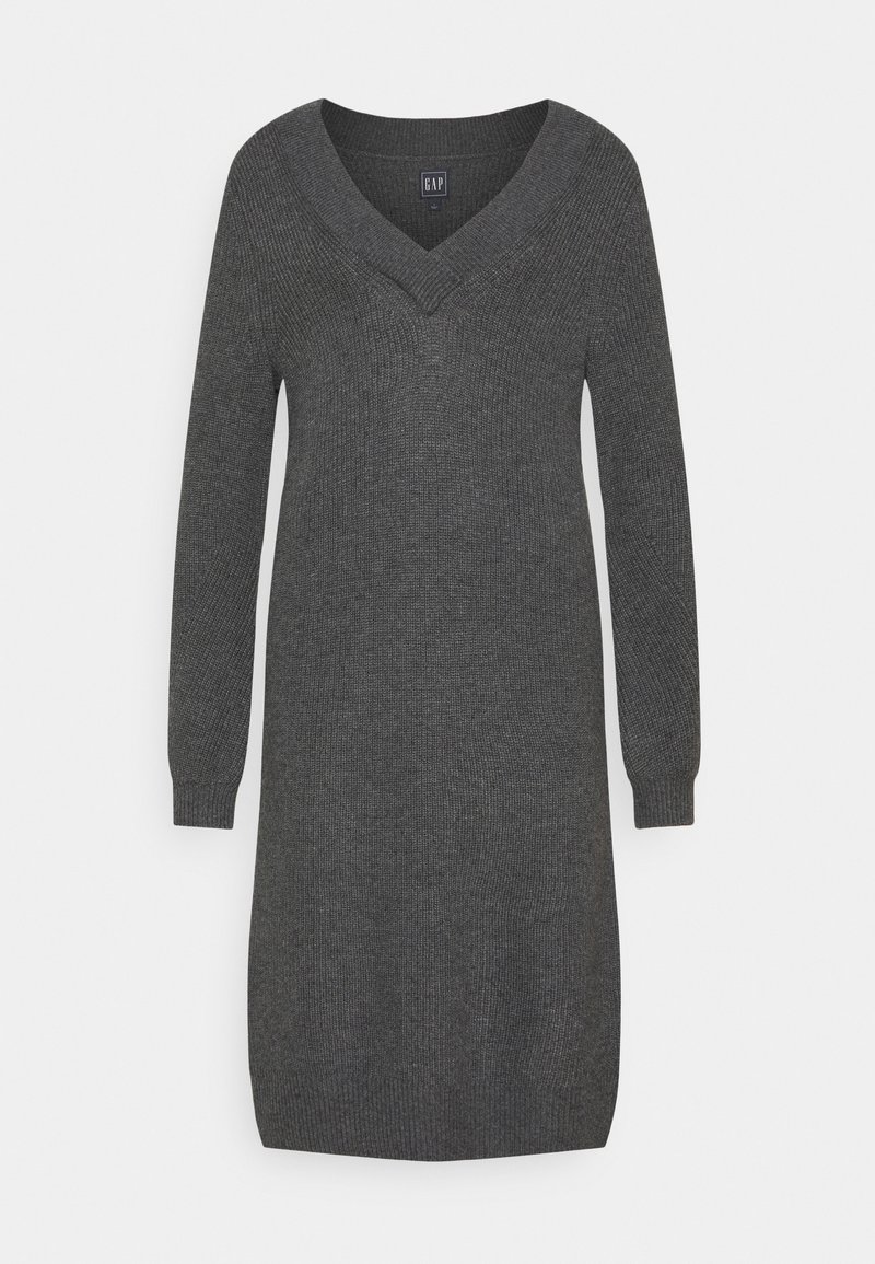 Robe pull en tricot gris avec un décolleté en V, des manches longues et une texture côtelée. Présente une coupe décontractée et des détails de couture subtils.