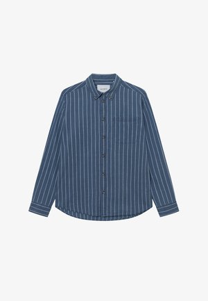 Camicia button-up in denim blu scuro con strisce bianche verticali, maniche lunghe, una singola tasca sul petto e orlo curvo.