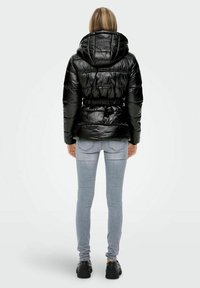ONLY ONLSCARLETT QUILTED BELTED JACKET - Giacca invernale - black