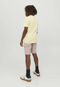 Pantaloncini Cargo Jack & Jones Junior - Cotone Elastan Per Bambini E Ragazzi | Vita Media Con Cerniera - Foto 8