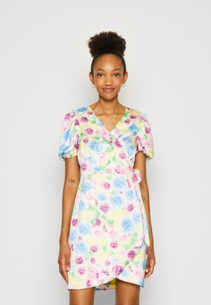 Vero Moda VMSIENNA WRAP SHORT DRESS - Φόρεμα ημέρας - lemon meringue