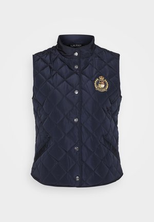 Marineblauwe gewatteerde vest met een hoge kraag, voorzien van zilveren drukknoopjes en een geborduurd embleem op de linkerkant van de borst. Inclusief zijzakken.