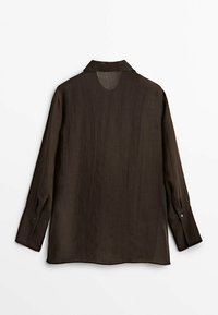 Brązowa koszula z długim rękawem i kołnierzykiem, z detalem otwarcia z tyłu oraz zapięciem na guziki przy mankietach. Wykonana z lekkiego, teksturowanego materiału.