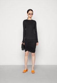 Noisy May NMAPRIL ROUCHING DRESS - Šaty do práce - black